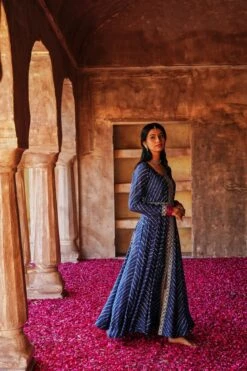 Printed Muslin Dress Has An Thread Embroidery Paired With Thread Embroidery And Thread Emb Belt 13 Printed Muslin Dress Has An Thread Embroidery Paired With Thread Embroidery And Thread Emb Belt -ZAZU Clothing Shop kr3115