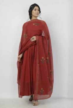Set Of 2: Gerua Plain Maroon Cotton Halter Neck Flared Dress With Kota Border And Floral Block Printed Kota Dupatta